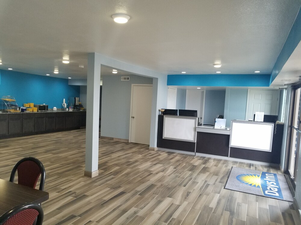 Days Inn By Wyndham Oklahoma City Nw Expressway - photo 2