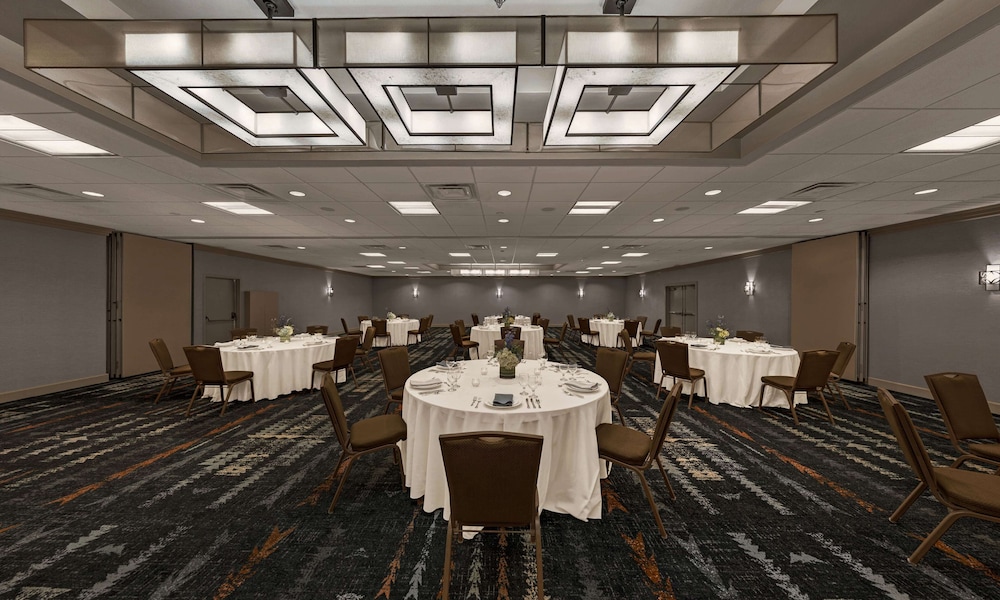 Embassy Suites by Hilton Oklahoma City Will Rogers Airport - photo 36