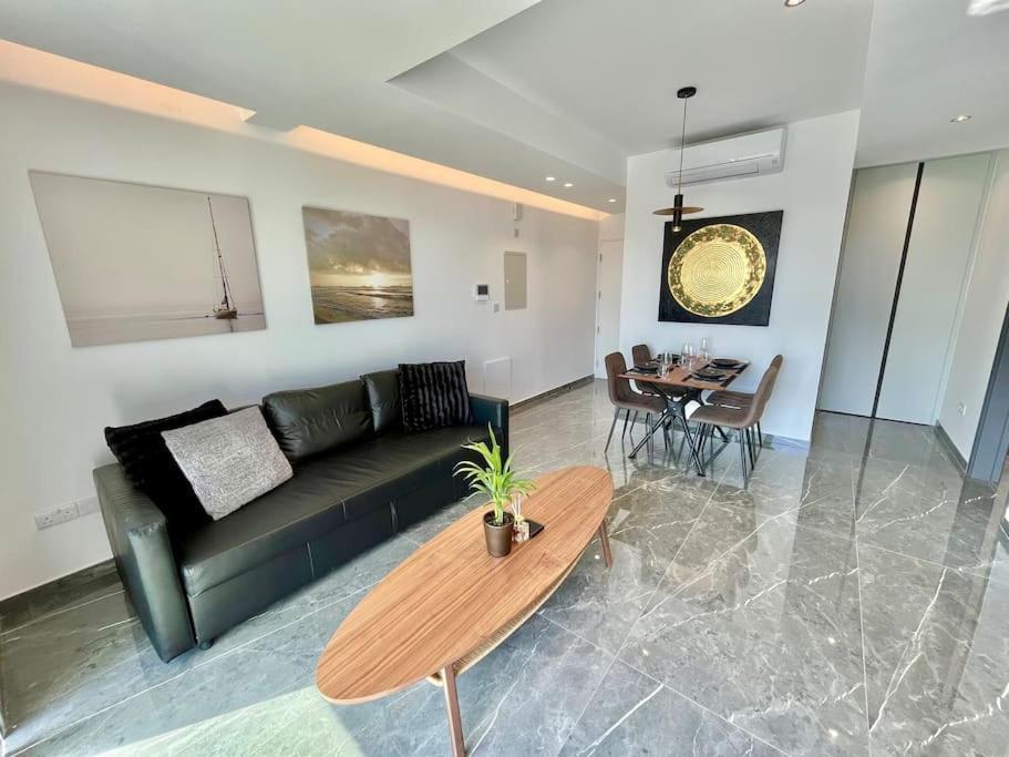 V Premium Brand New Central flat