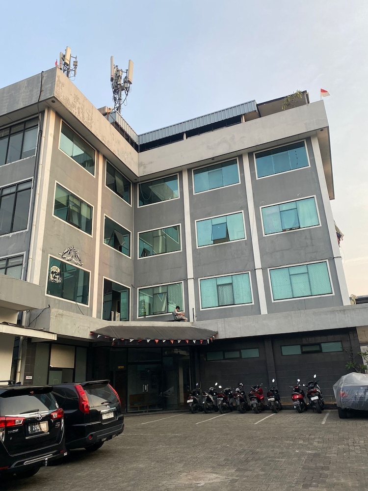 Hotel O Palmerah Near Binus University Formerly Wisma Bango — 4-Star Luxury Hotel in Jakarta, Indonesia