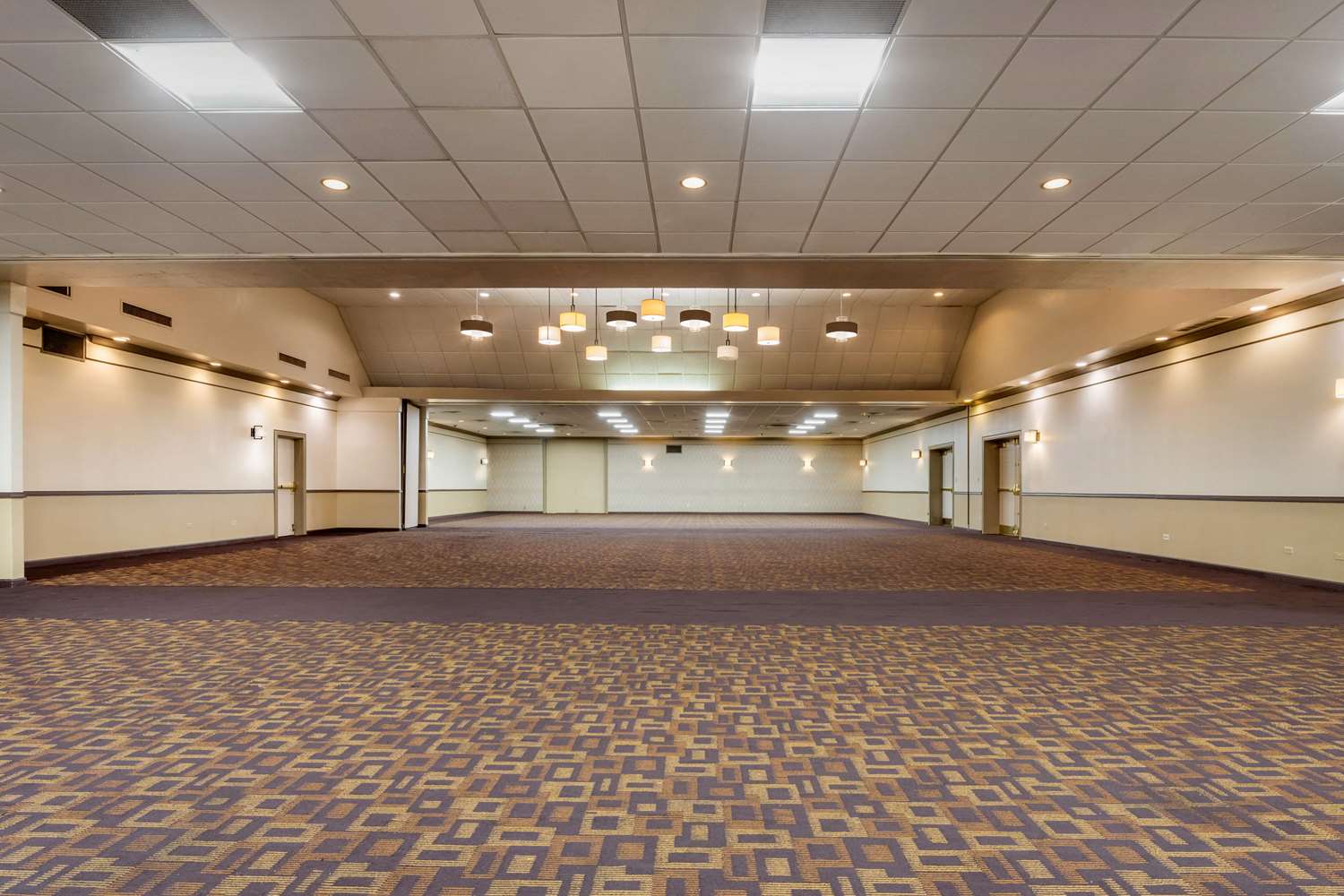 Clarion Hotel and Conference Center Harrisburg West - photo 4