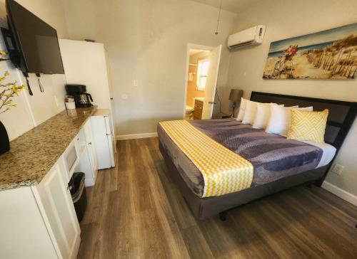 Johns Pass Beach Motel - photo 78