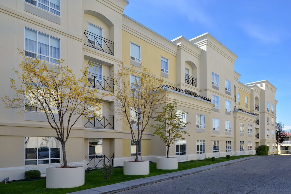 Hampton Inn & Suites By Hilton Calgary University Northwest in Calgary, Canada