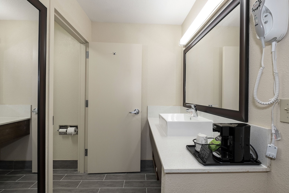 Red Roof Inn Freehold - photo 20