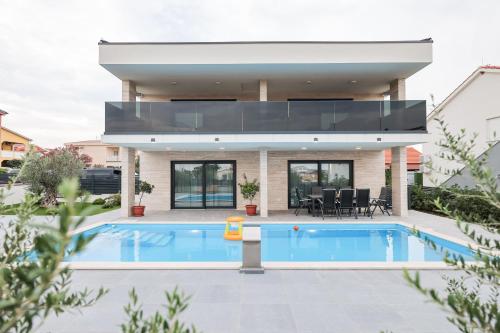 Luxury Villa Marko — 4-Star Luxury Hotel in Vir, Croatia