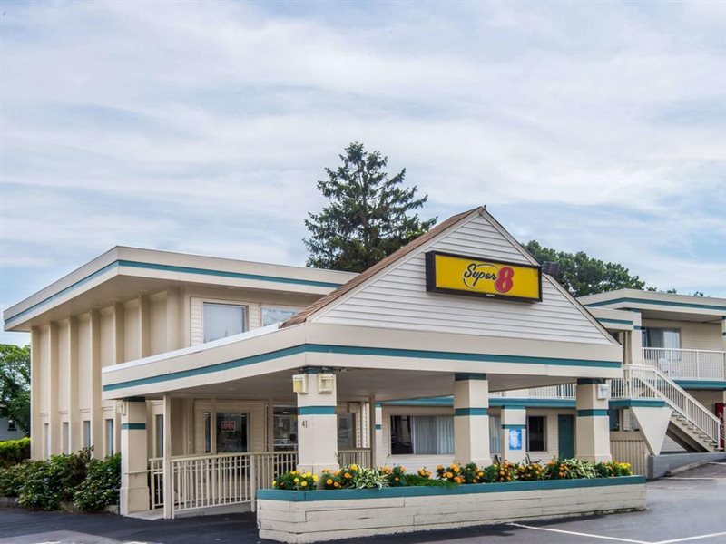 Super 8 By Wyndham W Yarmouth Hyannis Cape Cod — West Yarmouth