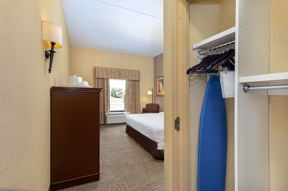 Hampton Inn & Suites Madisonville - photo 18