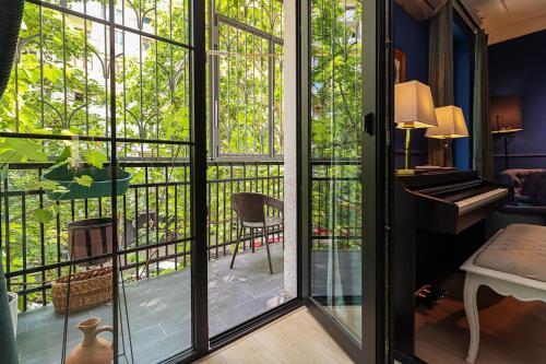 Stylish 2BR Apt in Vake Central Tbilisi By Wehost