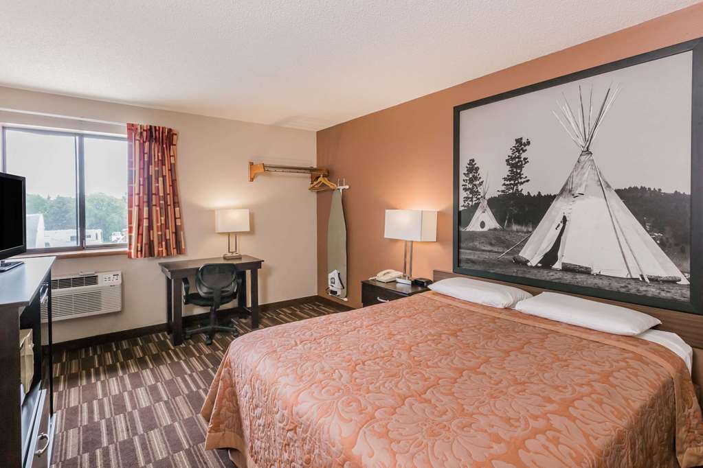 Super 8 by Wyndham Madison - photo 8