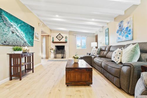 Chic Retreat Ping Pong Bonfires and Patio Leisure in San Diego, United States