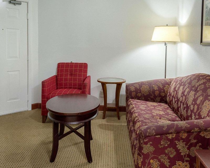 Stonewood Inn & Suites of Carrollton Smithfield - photo 18