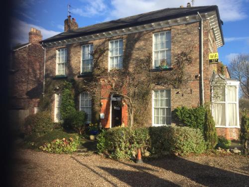 Holly Lodge — 4-Star Luxury Hotel in York, United Kingdom