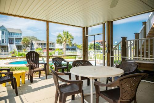 Mermaid Manor by Oak Island Accommodations - photo 50