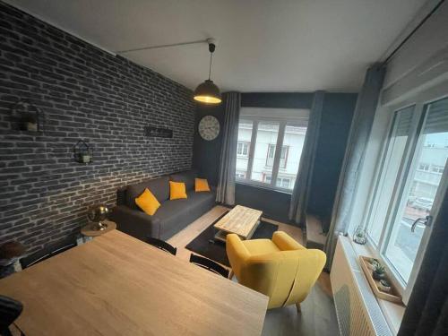 Duplex Calais Nord a 2 Pas de la Plage in Calais, France