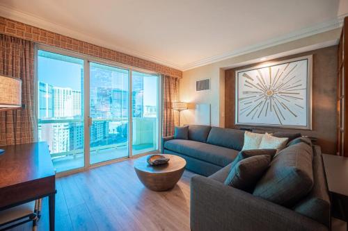 No Resort Fee Strip View Balcony Free Valet Pool