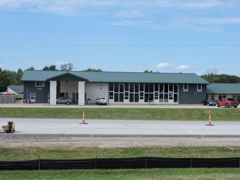 Indian Hills Inn & RV Park - photo 40