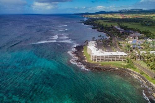 Kuhio Shores Oceanfront AC Ground Floor — 4-Star Luxury Hotel in Koloa, United States