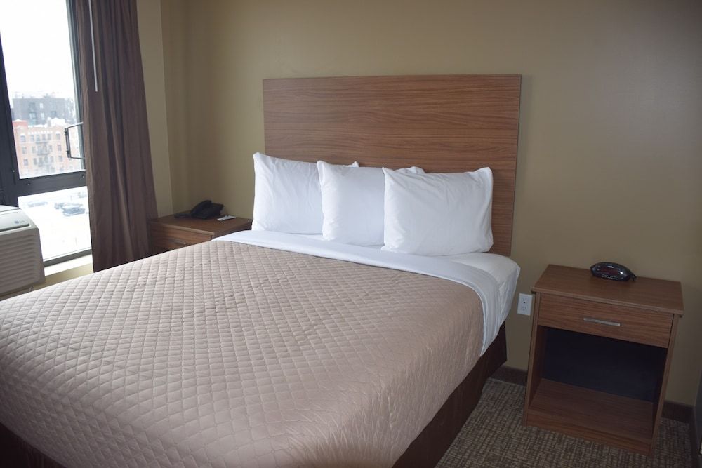 Astoria Delancy Inn and Suites - photo 15