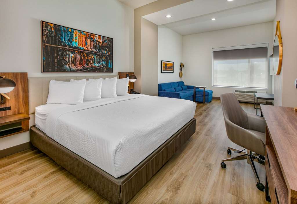 La Quinta Inn & Suites by Wyndham Terrell - photo 25
