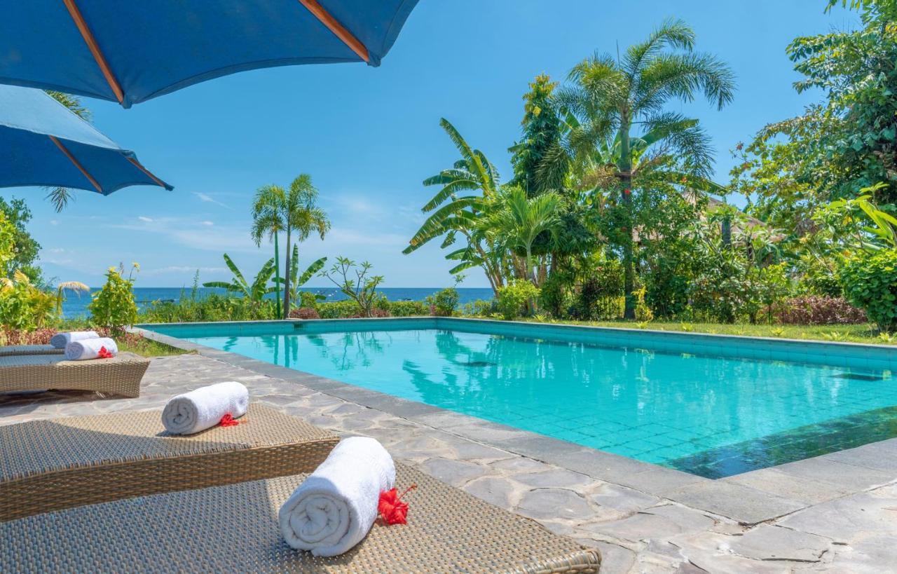 Absolute Beach Front Villa — 4-Star Luxury Hotel in Seririt, Indonesia