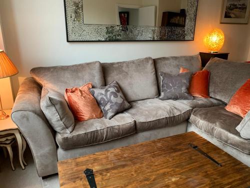 4 The Courtyard Central Windsor 2BR — 4-Star Luxury Hotel in Windsor, United Kingdom