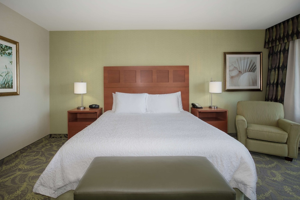 Hampton Inn and Suites Astoria - photo 50