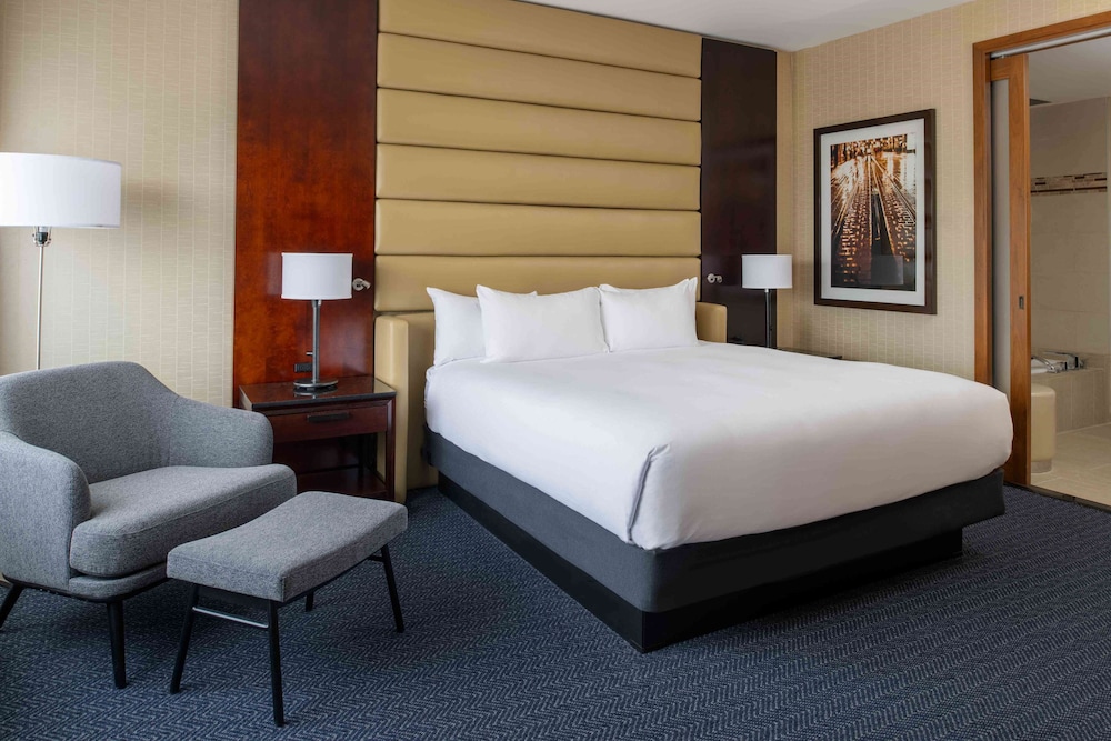 DoubleTree by Hilton San Francisco Airport - photo 10