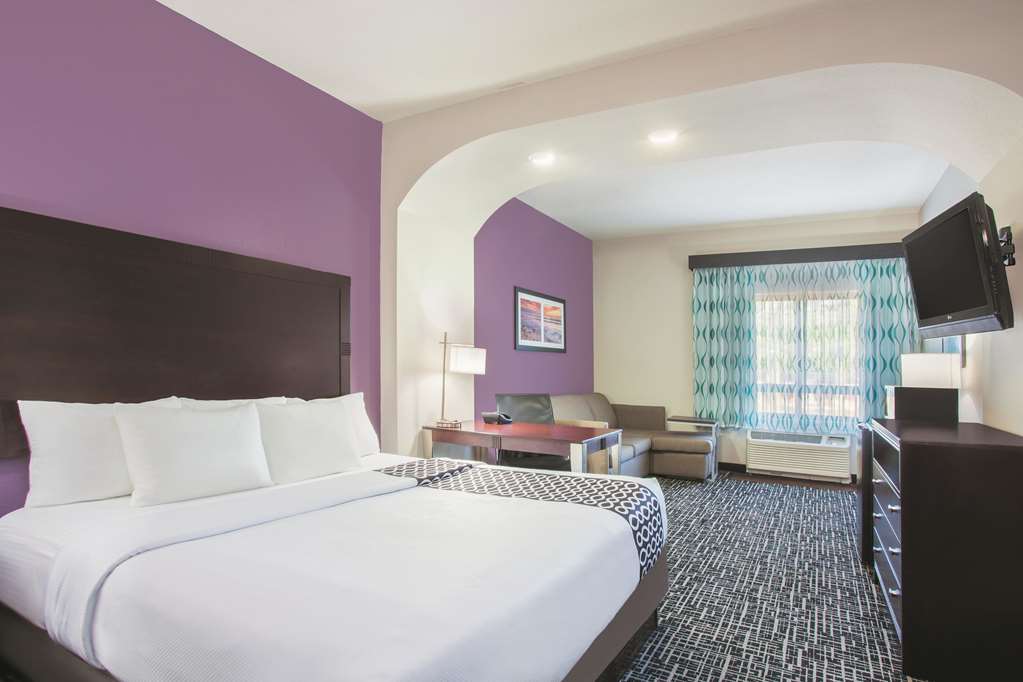 La Quinta Inn & Suites by Wyndham Fort Walton Beach - photo 9