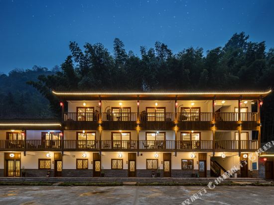 Floral Baofeng Nanshe Homestay — 4-Star Luxury Hotel in Zhangjiajie, People's Republic of China