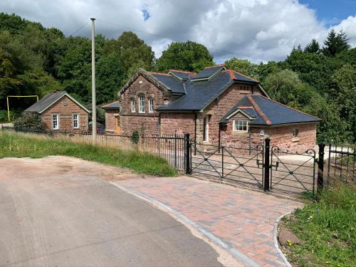Pumping Station Holidays — 4-Star Luxury Hotel in Cinderford, United Kingdom