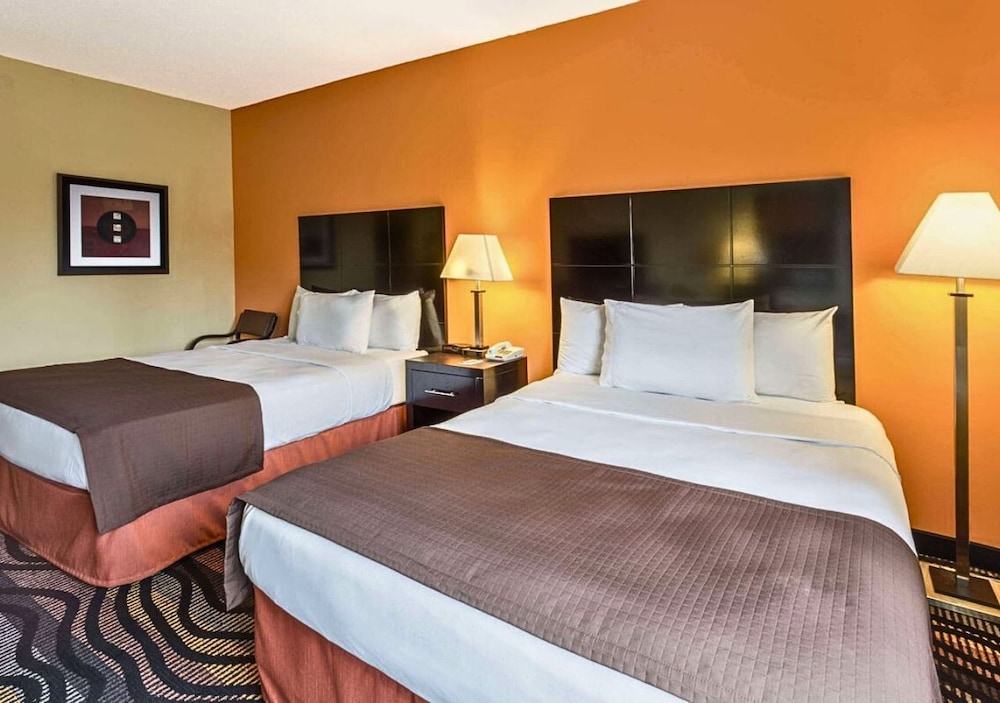 Rock Island Inn & Suites Streator IL - photo 8