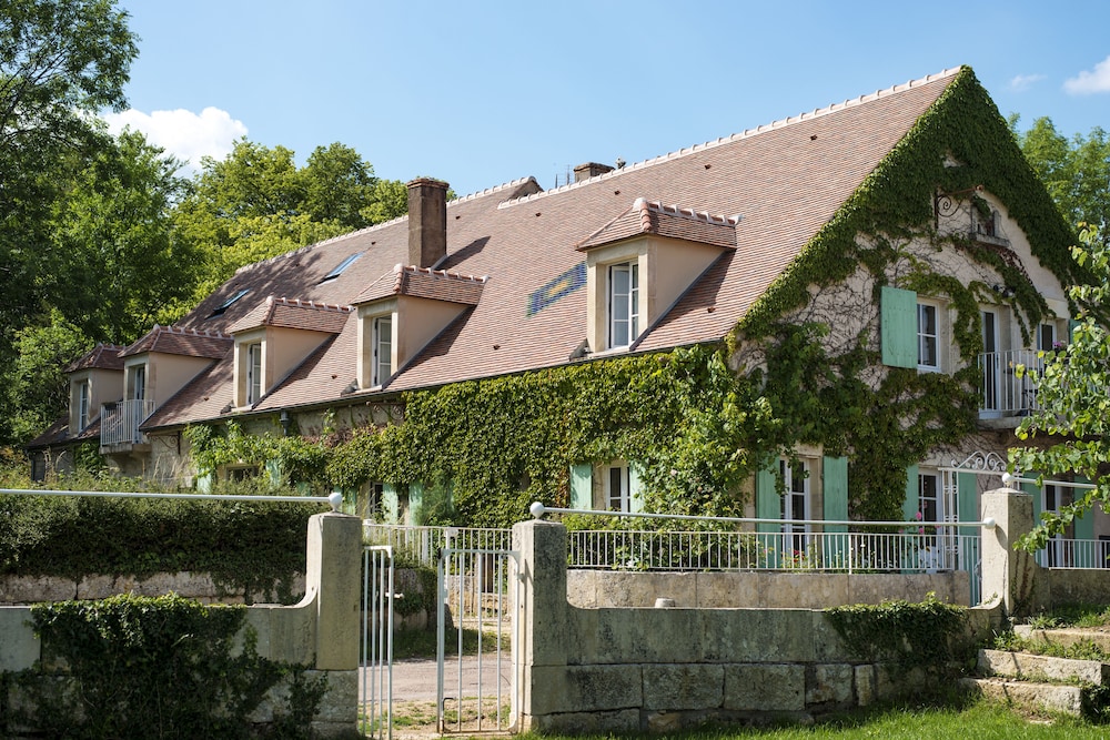 Le Domaine des Carriers Chambres — 4-Star Luxury Hotel in Clamecy, France