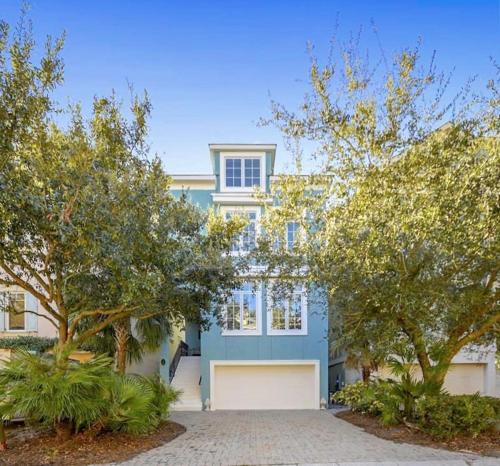 27 Corine Lane Near Ocean Home with Pool Seasonal Beach Shuttle FREE Activities Included — 4-Star Luxury Hotel in Hilton Head Island, United States