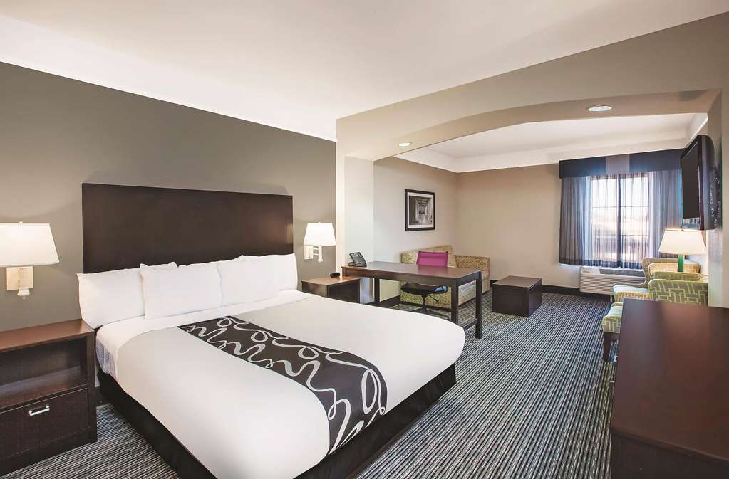 La Quinta Inn & Suites by Wyndham Beaumont West - photo 26