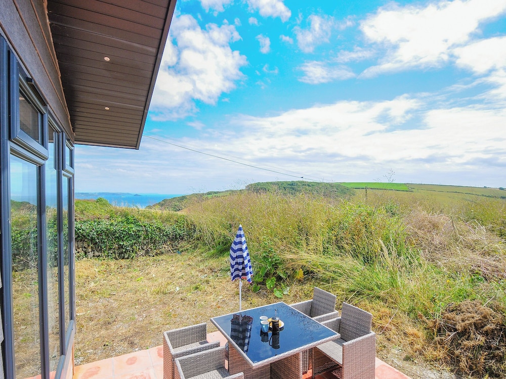 Midway Lodge — 4-Star Luxury Hotel in Torpoint, United Kingdom