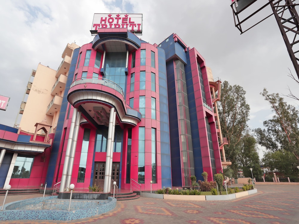 Capital O 40539 Hotel Triputi Behror in Behror, India