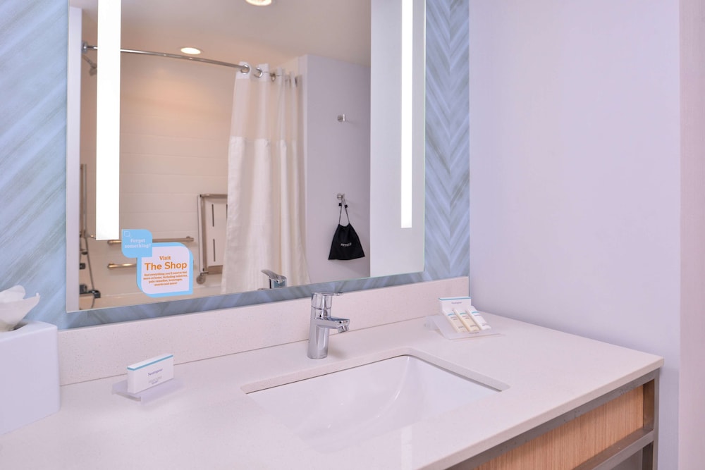 Hilton Garden Inn Kansas City Airport - photo 26
