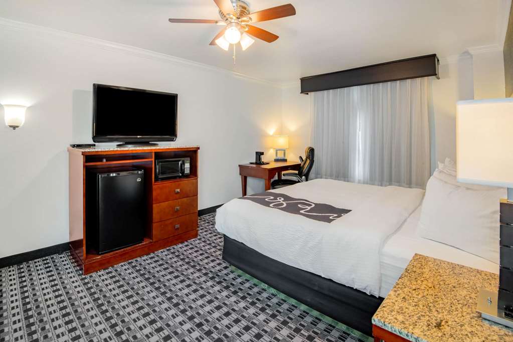 La Quinta Inn & Suites by Wyndham Dalhart - photo 61