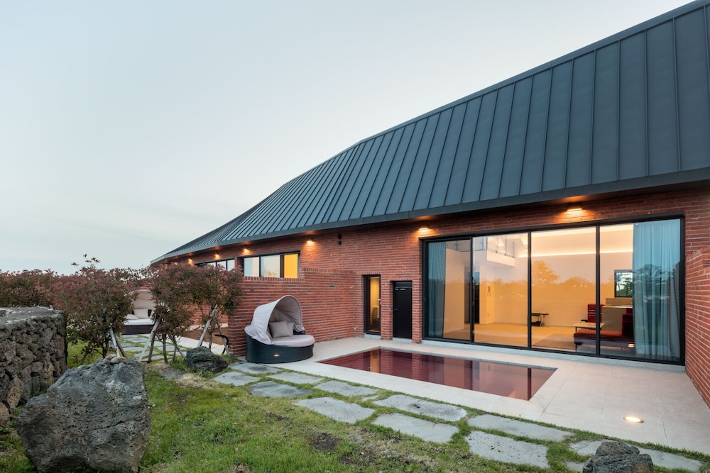 Ohyeongjae Private Pool Villa — 4-Star Luxury Hotel in Jeju City, South Korea
