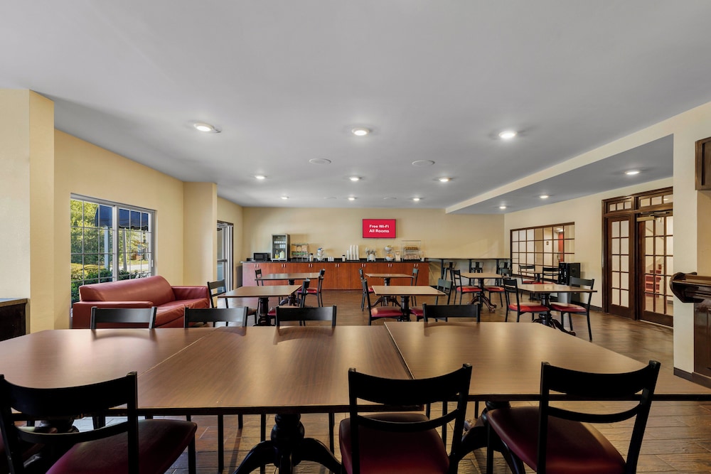 Red Roof Inn & Suites Albany GA - photo 23