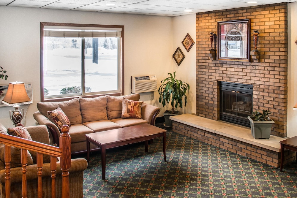 Hudson Inn & Suites - photo 2