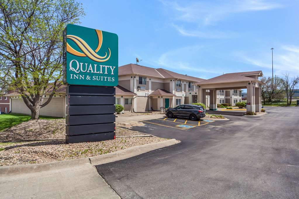Quality Inn Suites Omaha Chalco — Omaha