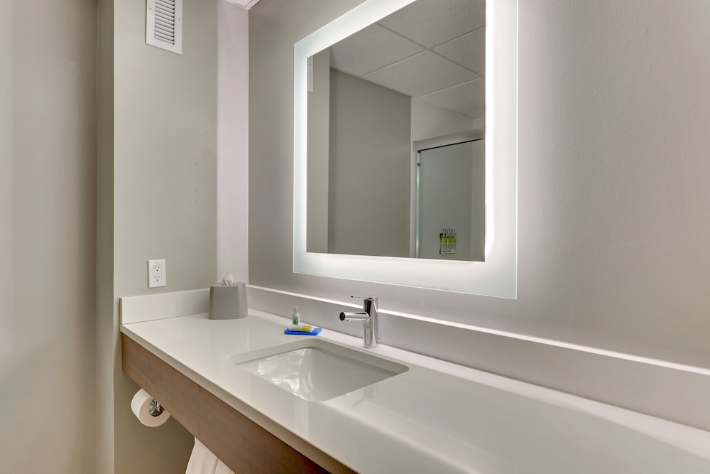 Holiday Inn Express Hotel & Suites Bad Axe by IHG - photo 35
