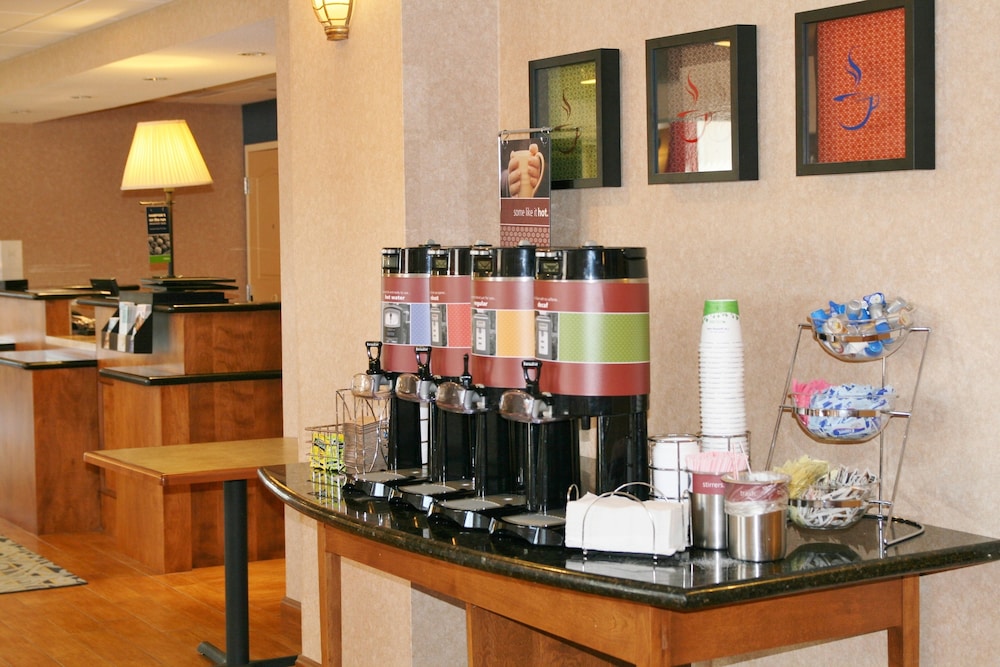 Hampton Inn & Suites Pittsburg CA - photo 94