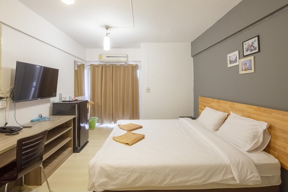 Gems Park Apartment