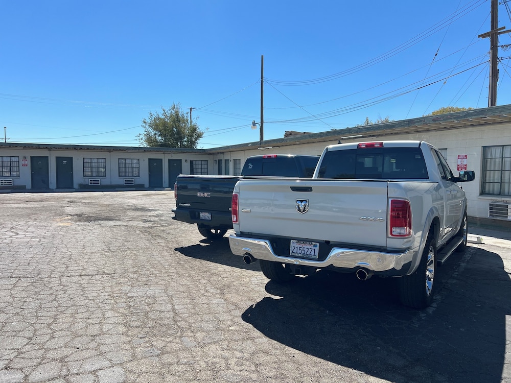 Carl's Motel - photo 17