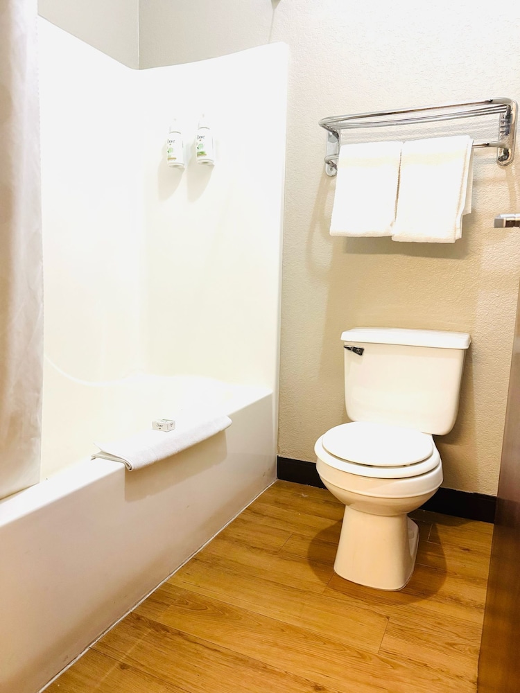 Baymont Inn & Suites by Wyndham Lincoln NE - photo 11