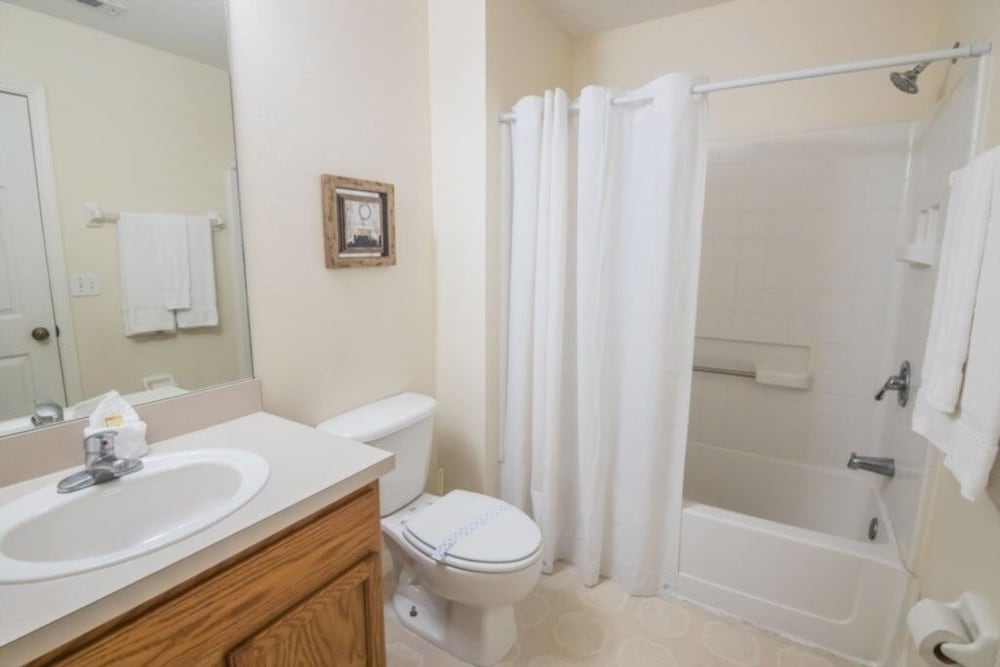 Rolando's Emerald Island Resort Townhouse 3 Bedroom Townhouse by Redawning - photo 10