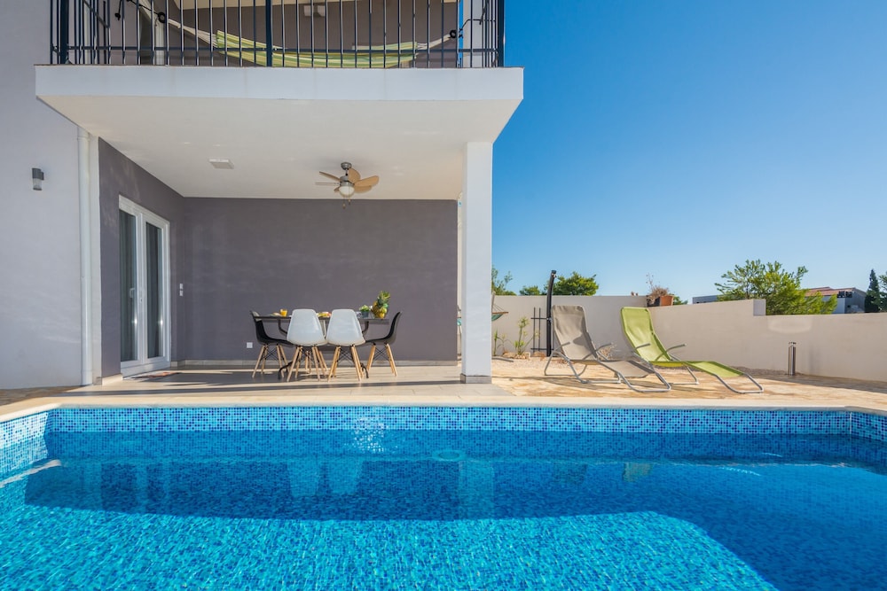 Villa Eva — 4-Star Luxury Hotel in Vir, Croatia