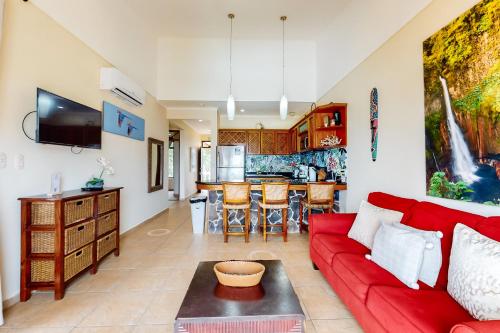 La Paloma Blanca B4 — 4-Star Luxury Hotel in Jaco, Costa Rica